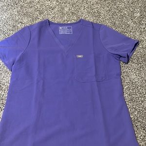 Light purple women’s fig scrub top